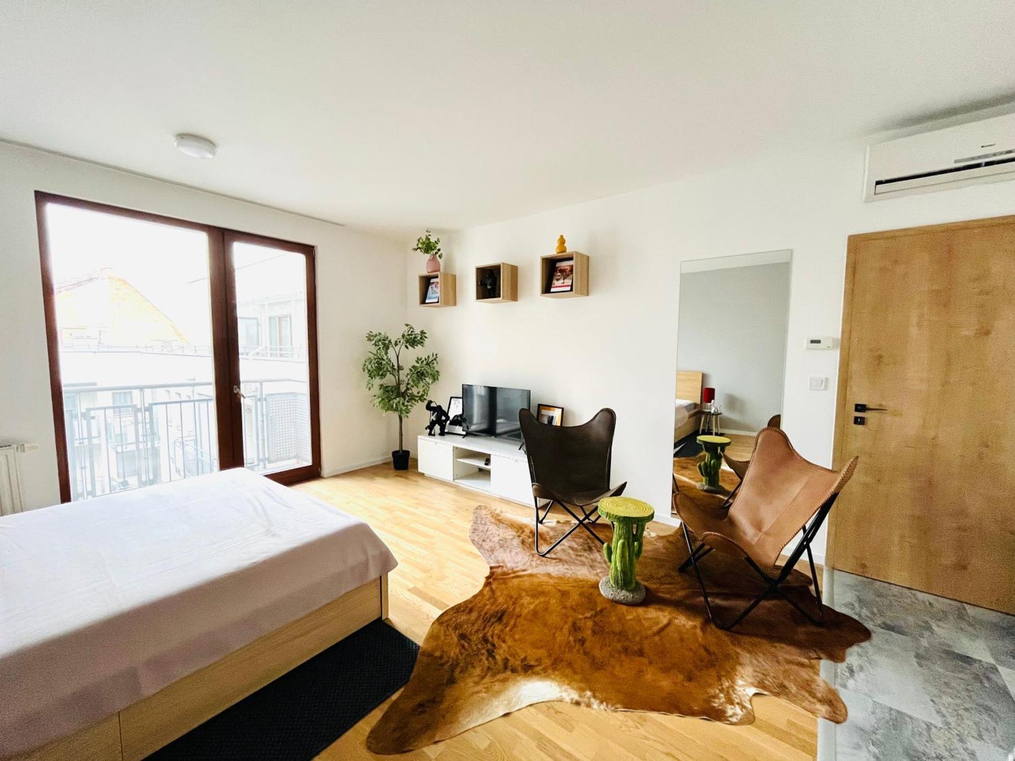 Bp-est Cp Apartman *