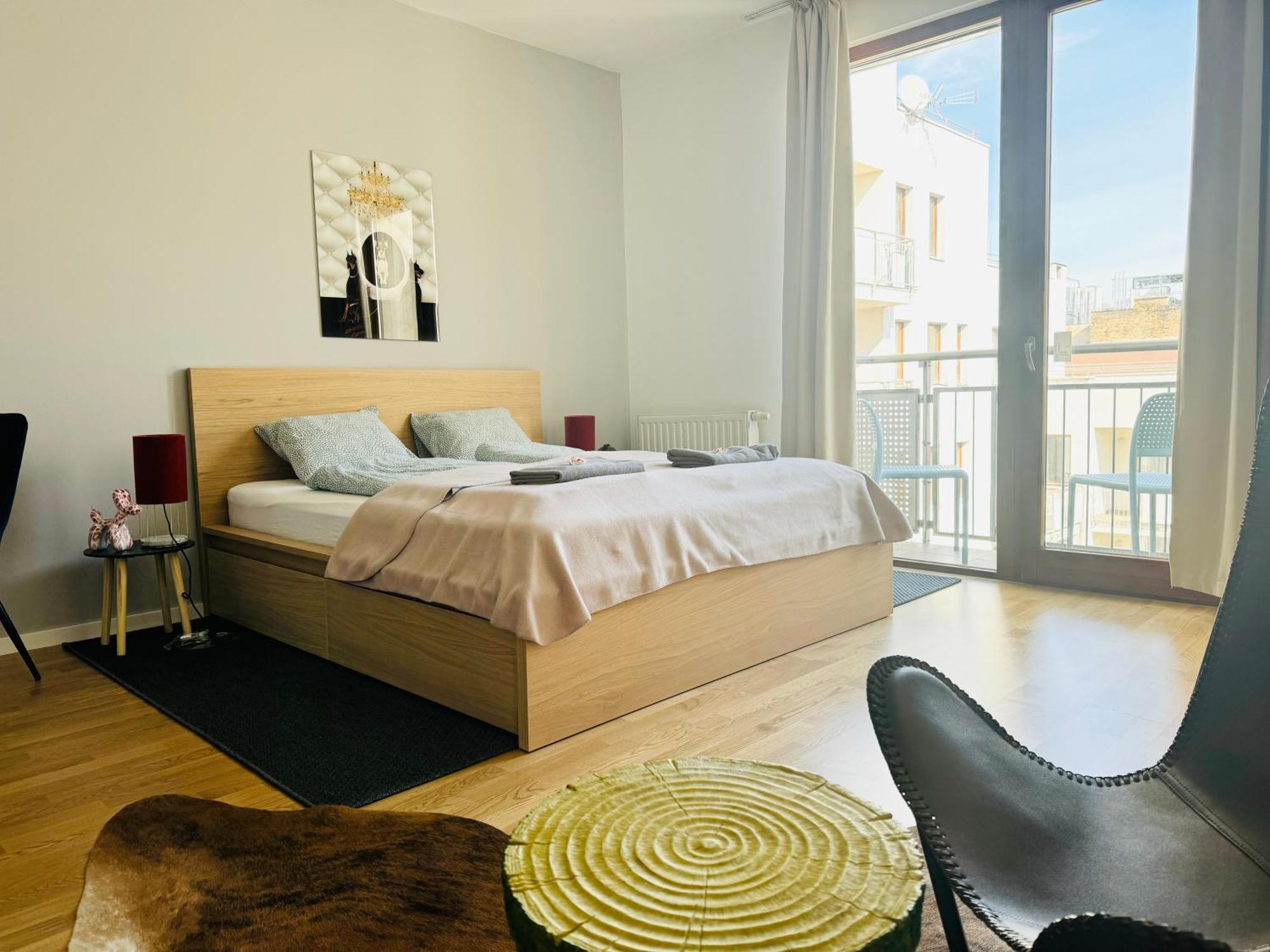 Bp-est Cp Apartman *